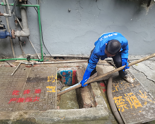兴隆华侨农场清掏化粪池