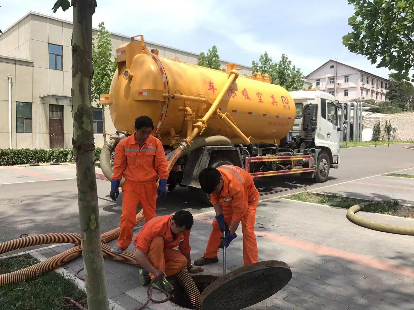 兴隆华侨农场化粪池清理与5-8吨吸粪车施工效率分析
